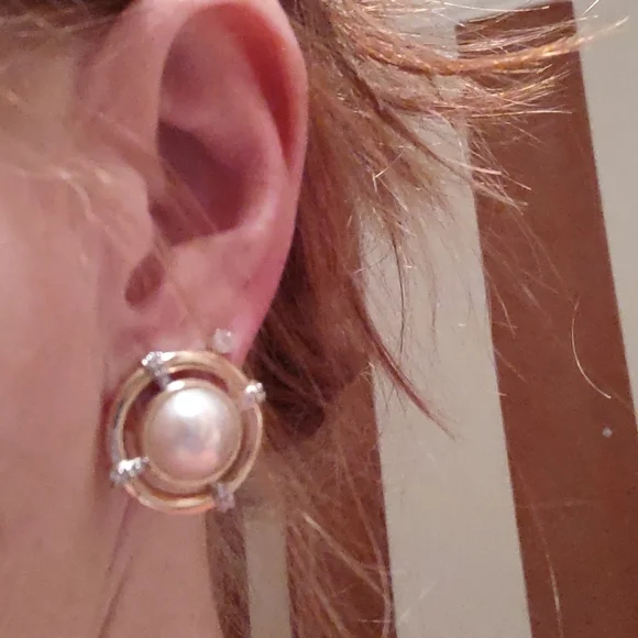 Mabe pearl earrings set in 14kt yellow gold with diamond accents, Button Style - Picture 6 of 6